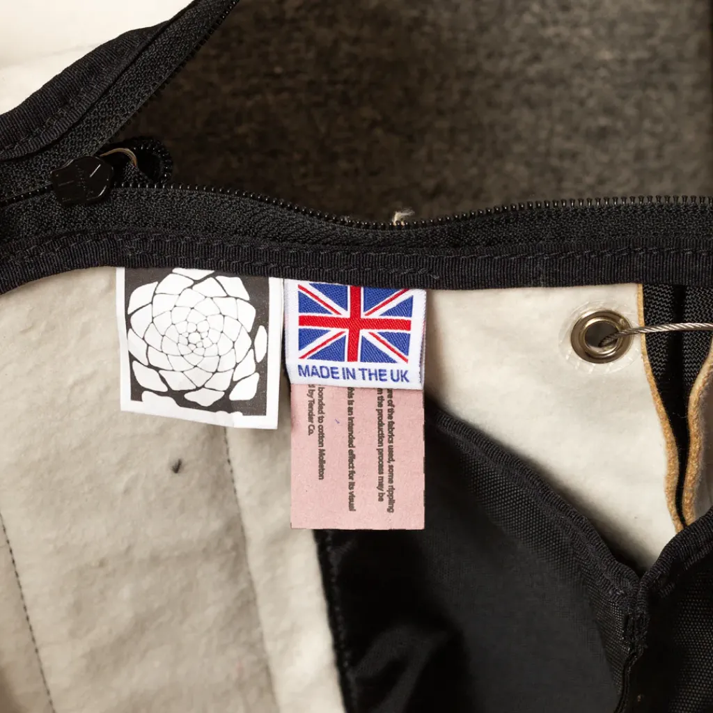 Bags|Middle Distance Pitcher Tote Bag